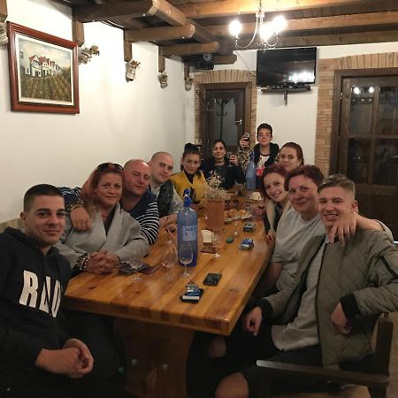 Berger Pince-vendégház, Hajósi pincék Esterno foto